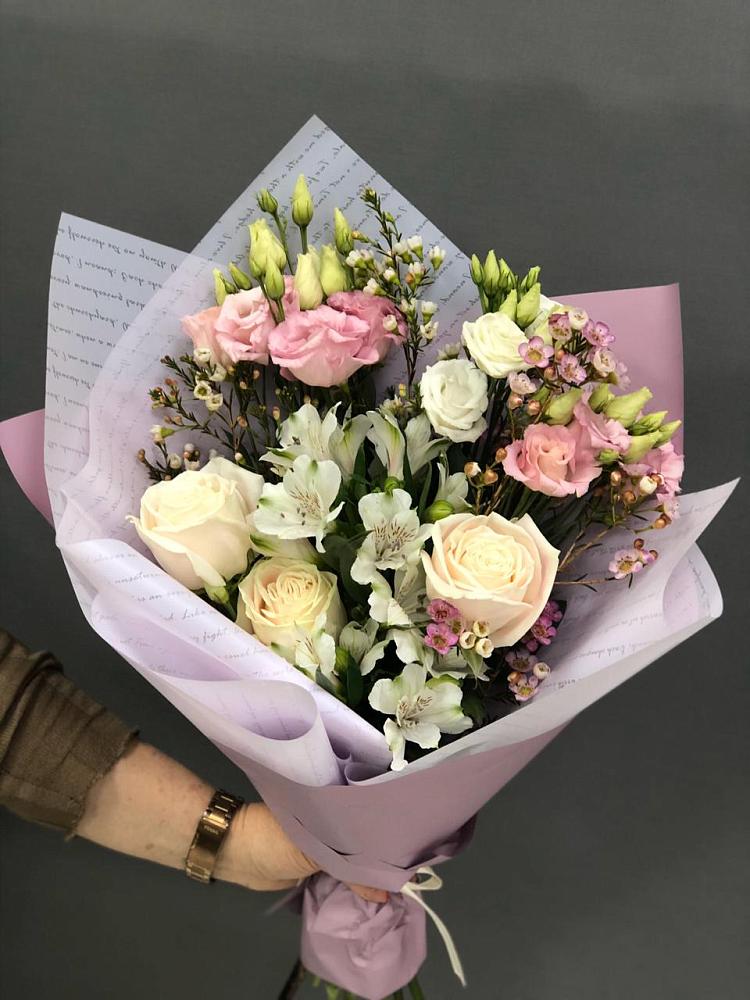 Букет цветов из: Альстромерии, Розы и Лизиантусы в Новотроицкой