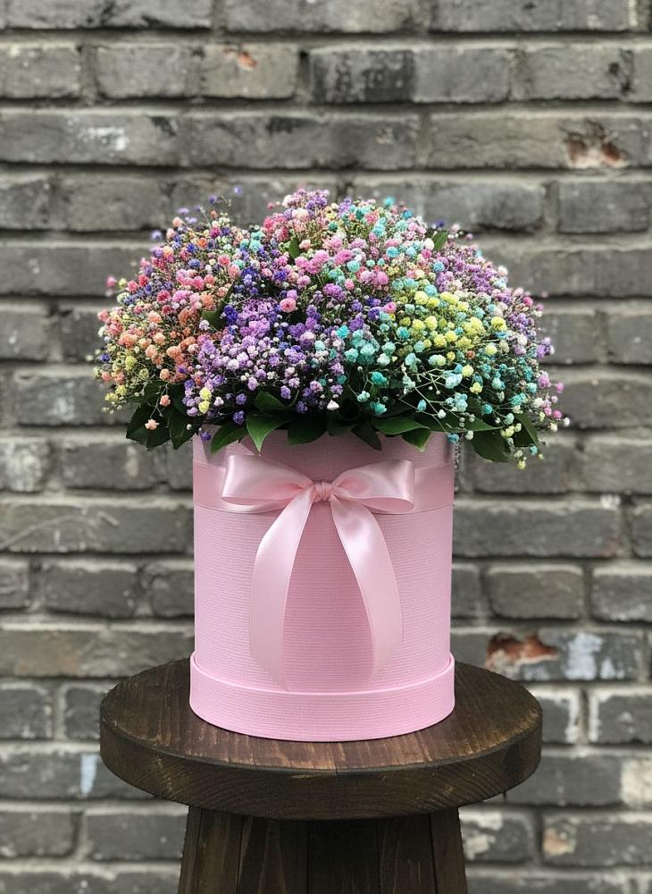 Цветочная композиция из Гипсофила и Розы в шляпной коробке в Новотроицкой