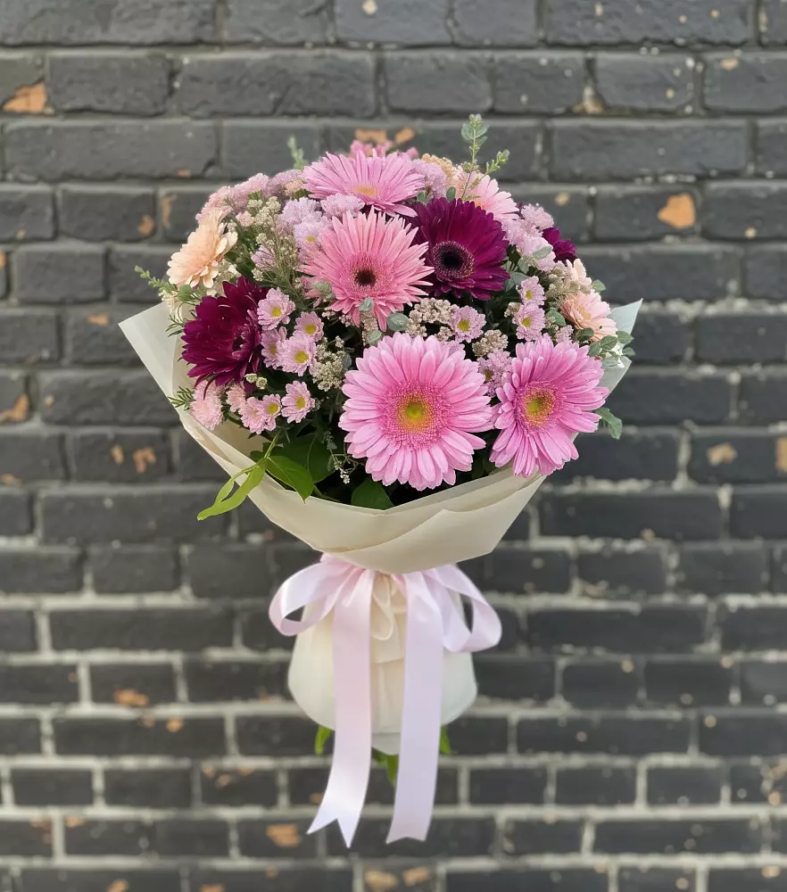 Букет цветов из: Герберы и Хризантемы в Новотроицкой