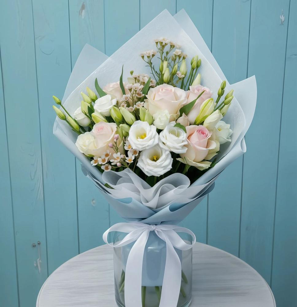 Букет цветов из: Розы и Лизиантусы в Новотроицкой