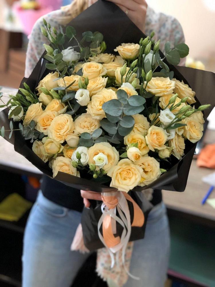 Букет цветов из: Розы и Лизиантусы в Новотроицкой