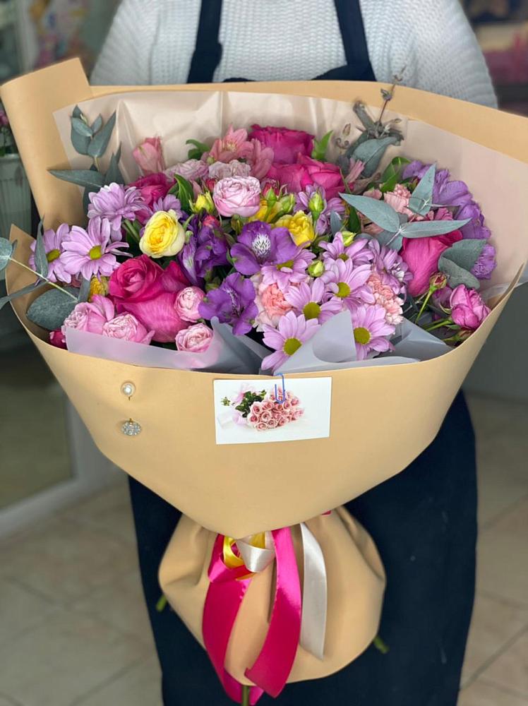 Букет цветов из: Хризантемы, Гвоздики и Альстромерии в Новотроицкой