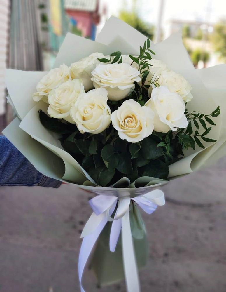 Букет Белые розы Проуд в Новотроицкой