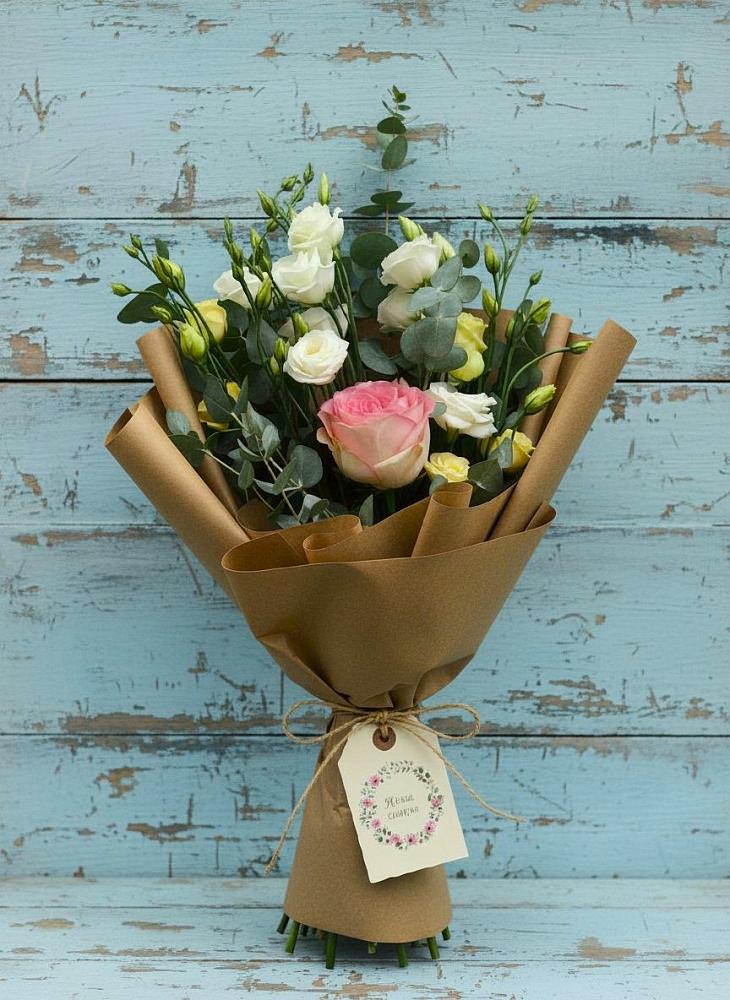 Букет цветов из: Розы и Лизиантусы в Новотроицкой