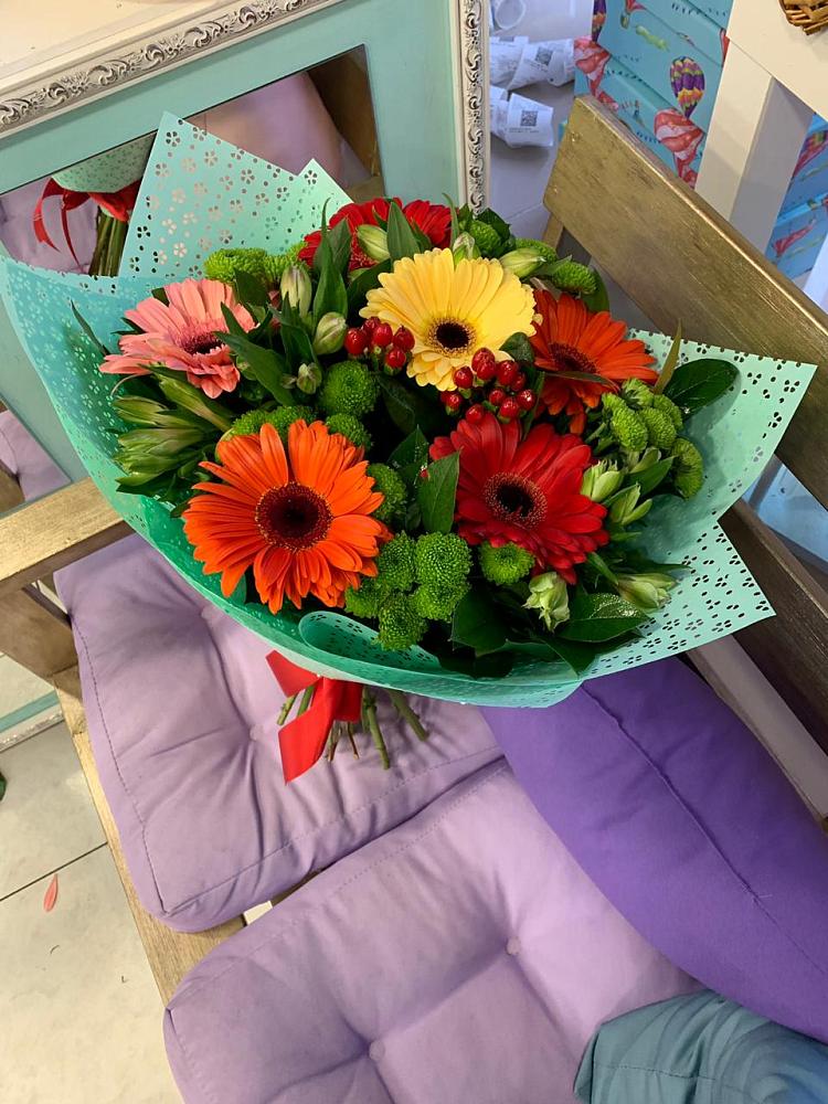 Букет цветов из: Герберы, Хризантемы и Альстромерии в Новотроицкой