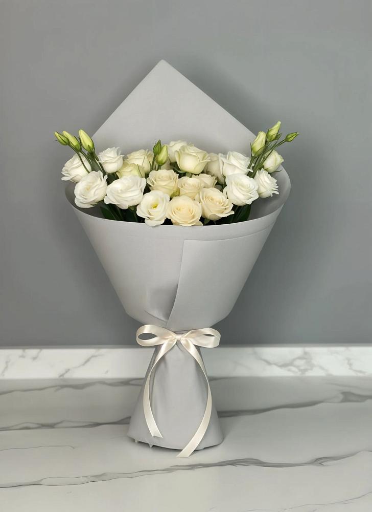 Букет цветов из: Розы и Лизиантусы в Новотроицкой