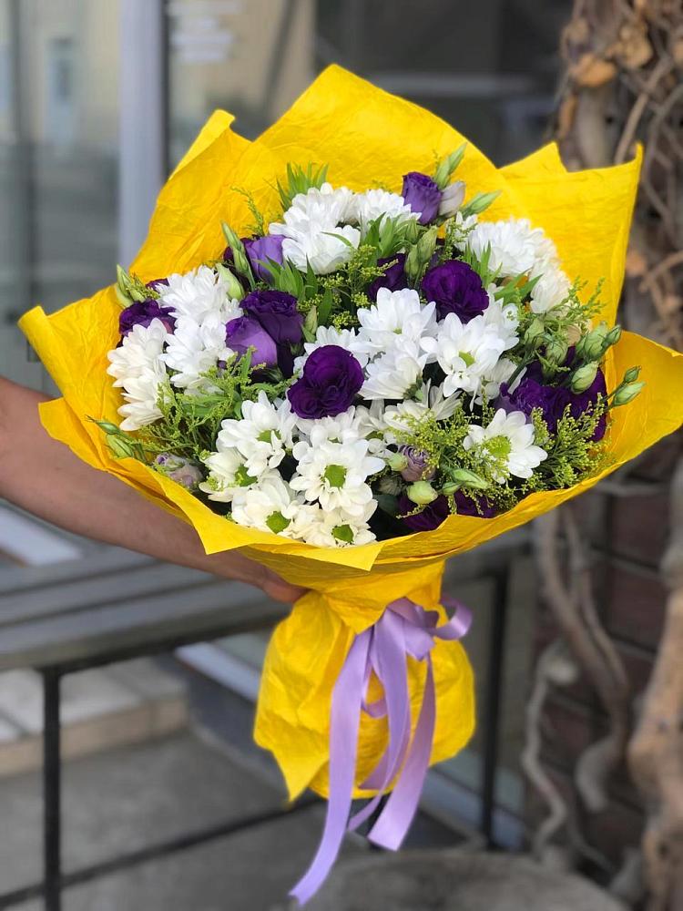 Букет цветов из: Ирисы, Хризантемы и Ромашки в Новотроицкой