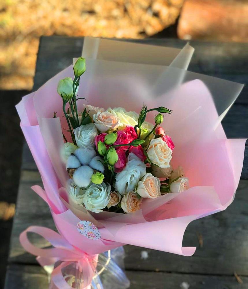 Букет цветов из: Розы и Лизиантусы в Новотроицкой