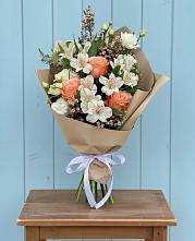 Букет цветов из:  Альстромерии, Лизиантусы, Розы и Хризантемы #REPLACE_PRED# Новотроицкой