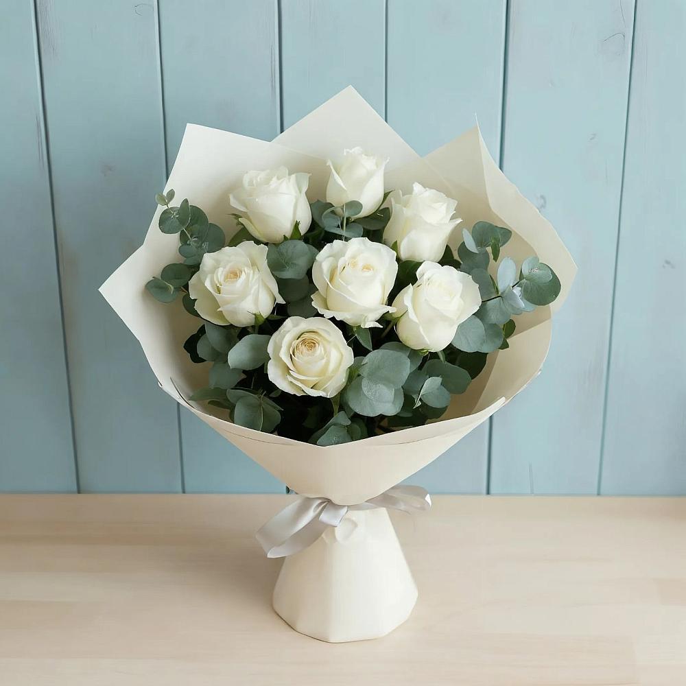 Букет Белые розы в Эвкалипте в Новотроицкой