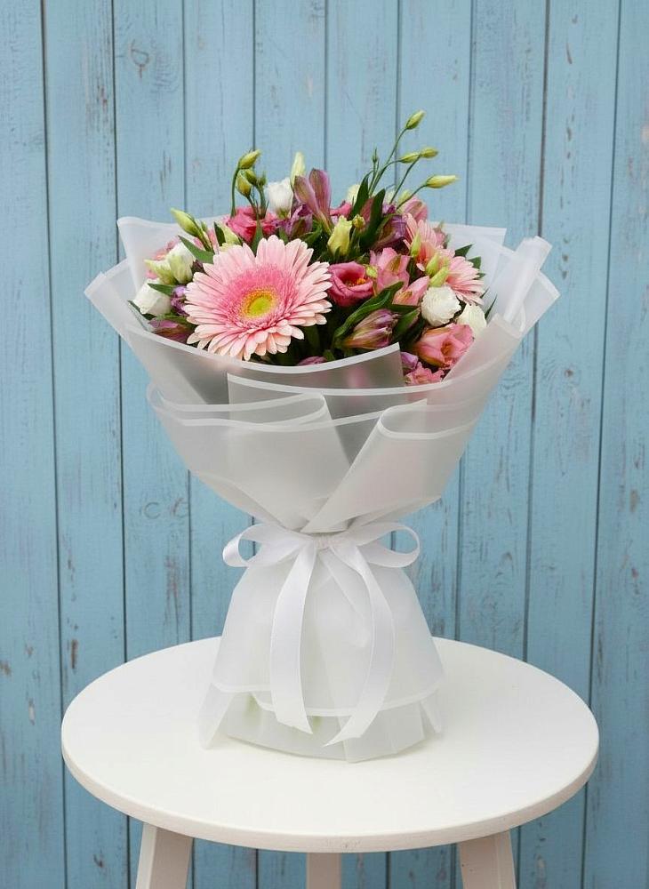 Букет цветов из: Герберы, Альстромерии и Лизиантусы в Новотроицкой