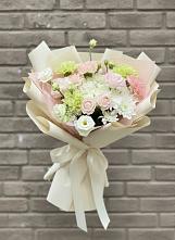 Букет цветов из:  Гвоздики, Розы, Лизиантусы и Хризантемы в Новотроицкой