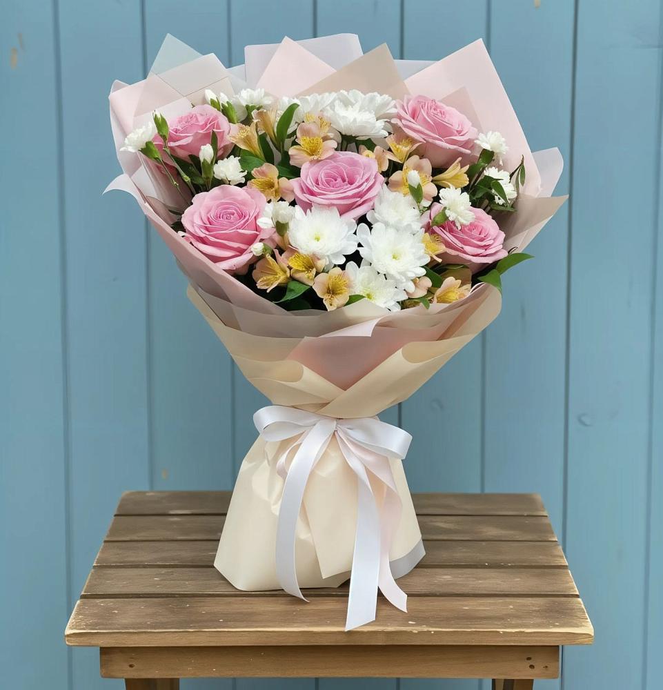 Букет цветов из: Гвоздики, Орхидеи и Розы в Новотроицкой