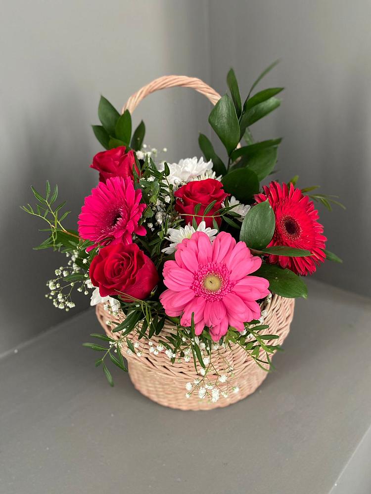 Цветочная композиция из Розы, Хризантемы и Герберы в корзине в Новотроицкой