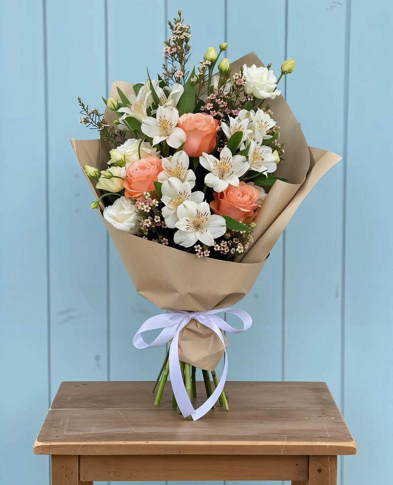 Букет цветов из: Альстромерии, Лизиантусы, Розы и Хризантемы в Новотроицкой