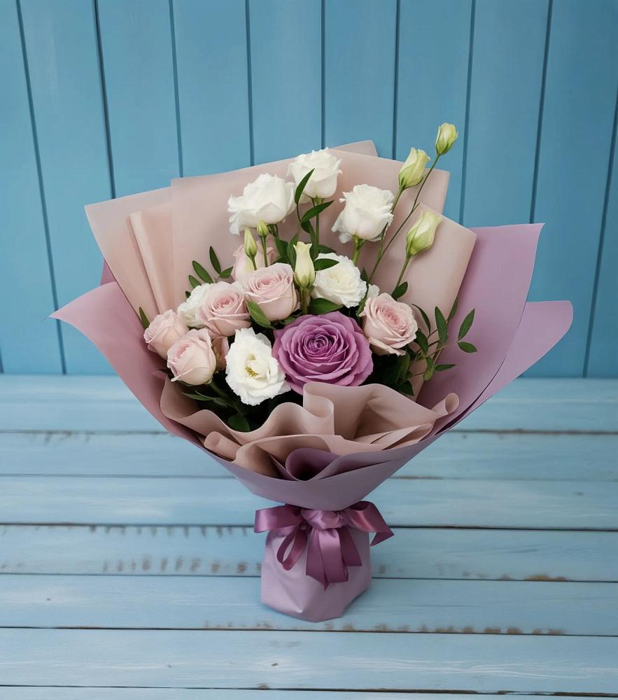 Букет цветов из: Розы и Лизиантусы в Новотроицкой